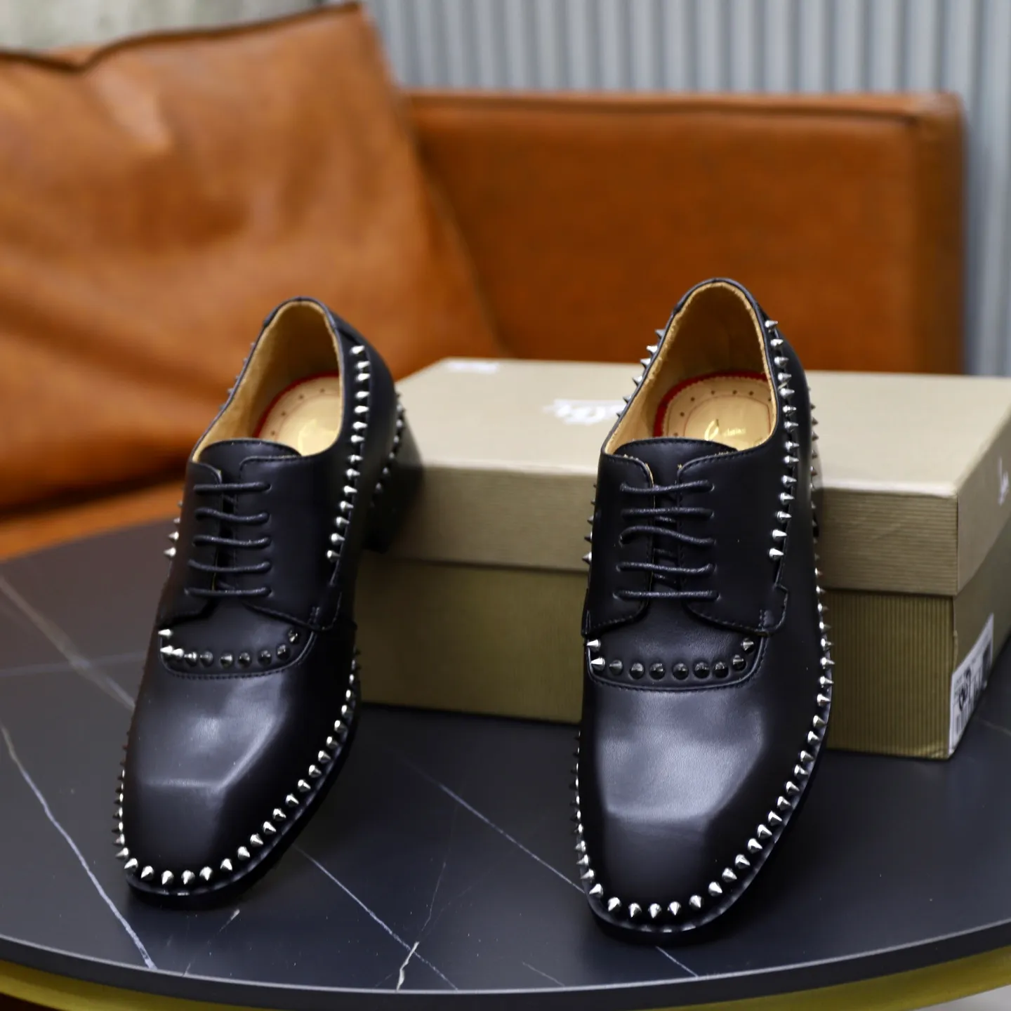 Ex-factory price: 720💰Christia*.Loubouti*🆑High-end men’s business formal leather shoes｜Classic red sole shoes｜Original imported first-layer cowhide｜Water-dyed cowhide lining｜Italian imported red rubber outsole｜High-end luxury｜Perfect interpretation of fashion, sunshine, style, suitable for various occasions Size: 38-44 (customized for 45, 46, 47)